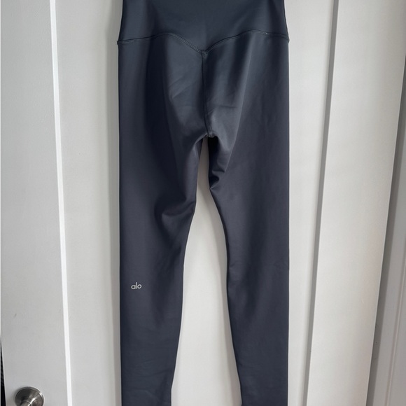 ALO Yoga Black Leggings - Picture 2 of 5